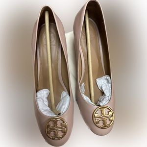 Tory Burch Chelsea 65 mm wedge in sand ( muted pink )